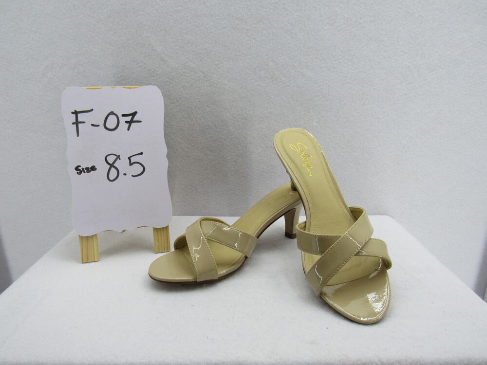Solanz heels size 8.5 NWOT